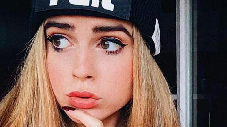Ginevra, la star dei social incontra i fan a Carrara