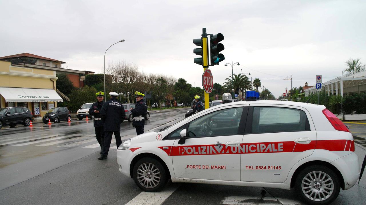 La polizia municipale di Forte dei Marmi (foto d'archivio)
