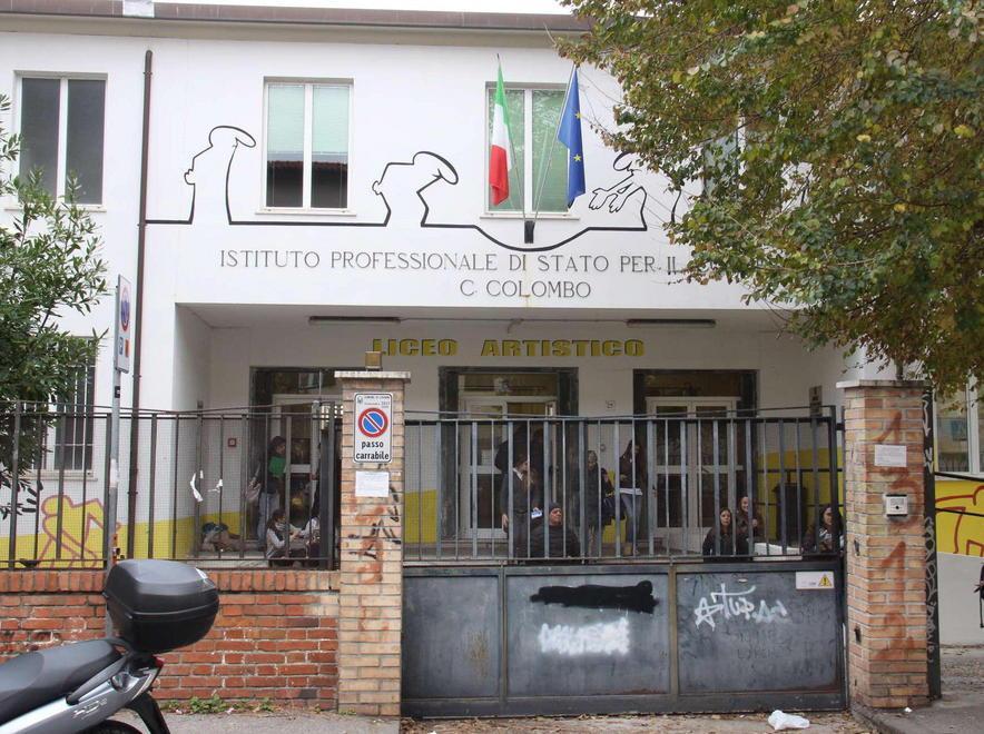 La preside del Colombo si difende: «Contro la scabbia ho fatto il possibile» 