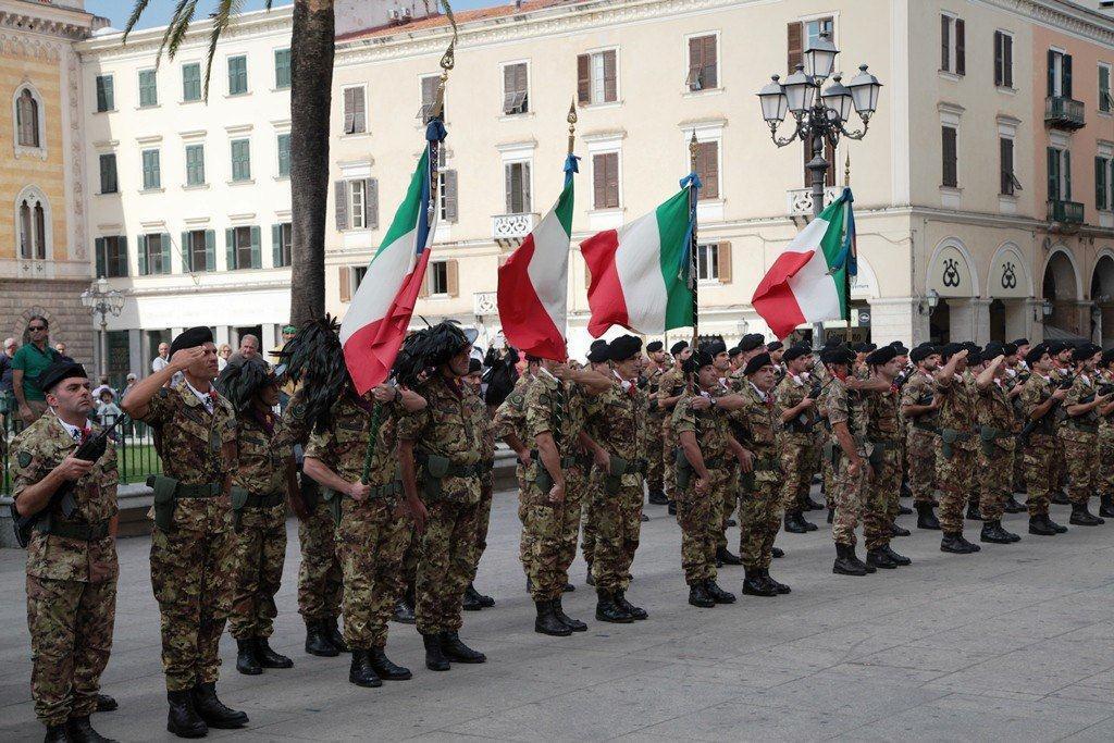 Militari della Brigata Sassari in piazza d'Italia