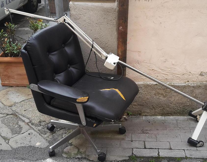 Rifiuti ed escrementi nel centro storico 