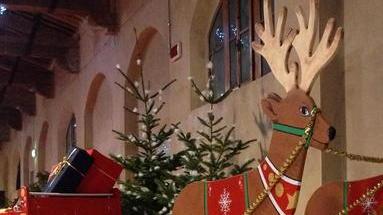 Giochi e show con il treno di Babbo Natale