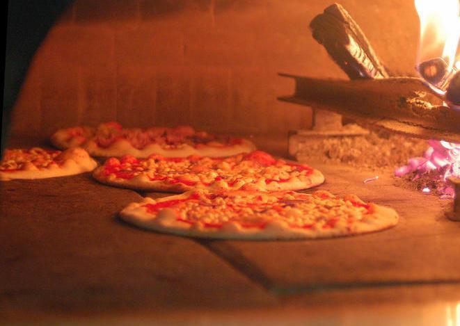 Una sfida a colpi di pizza: in 20 ne mangeranno 24 chili