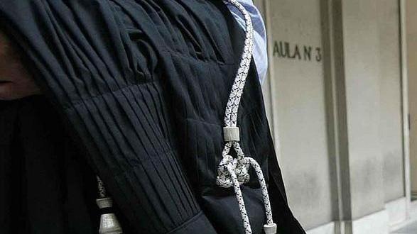 Ex suocera e nuora litigano per l’impermeabile del bimbo