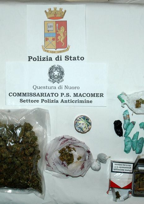 Spaccio nelle scuole: genitore in cella e tre alunni segnalati 