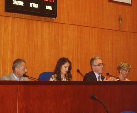 Vuole un posto di guardia davanti a casa: è polemica 