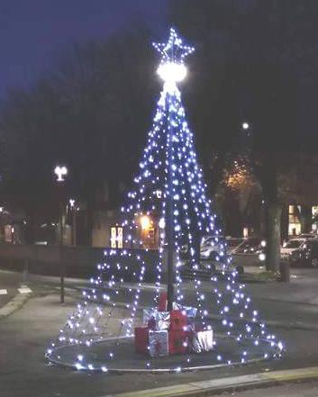 Albero, luminarie e iniziative per il Natale