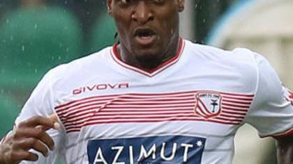 Mbakogu davanti, Martinho interno