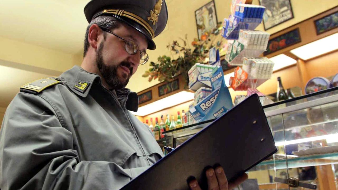 Massa, uno scontrino su tre non c’è. Caccia ai furbetti di Natale