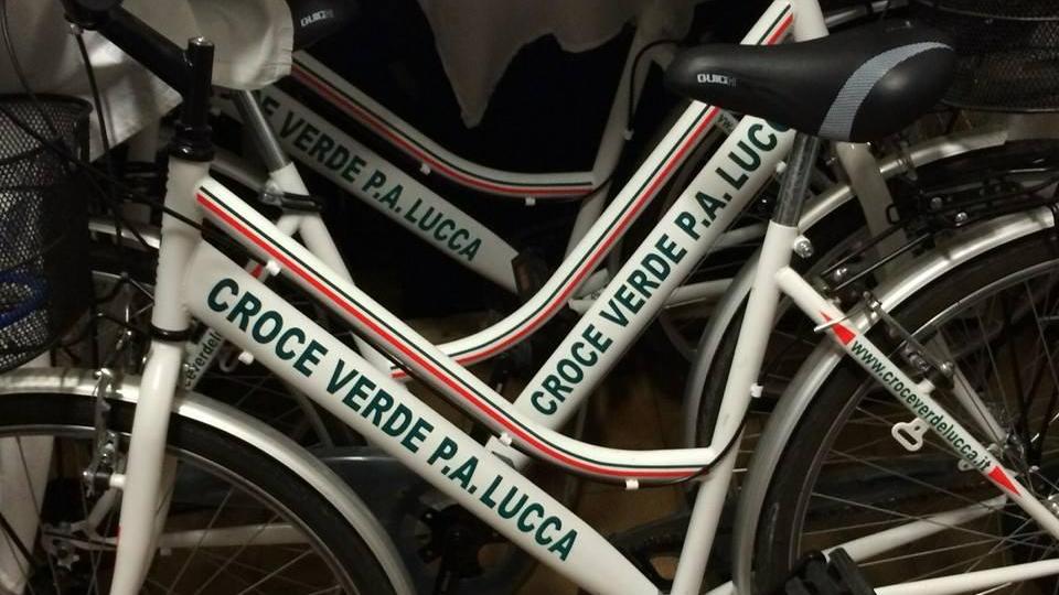 Rubata una delle bici della Croce Verde di Lucca: l'appello dell'associazione