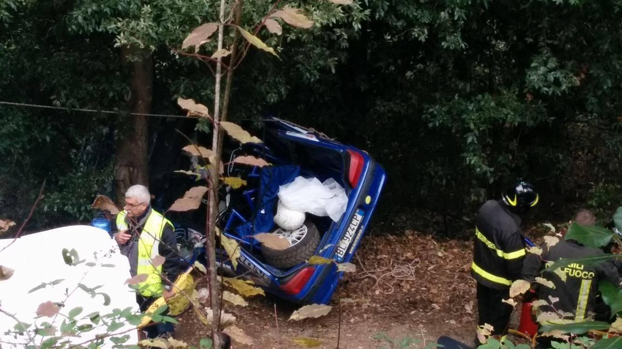 L'auto distrutta (foto Davide Zironi)