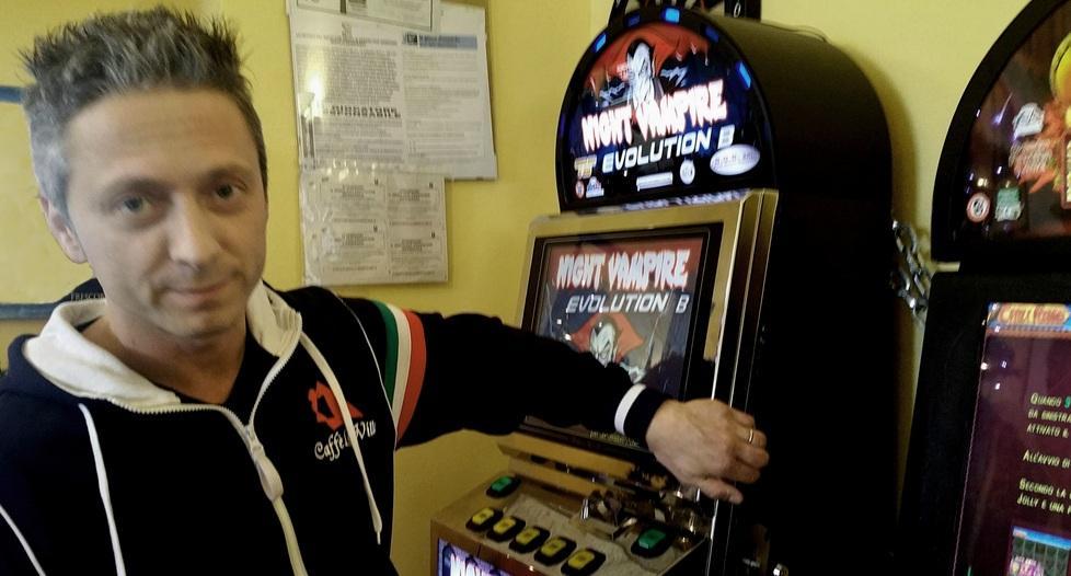 Il barista coraggioso fa arrestare i ladri 
