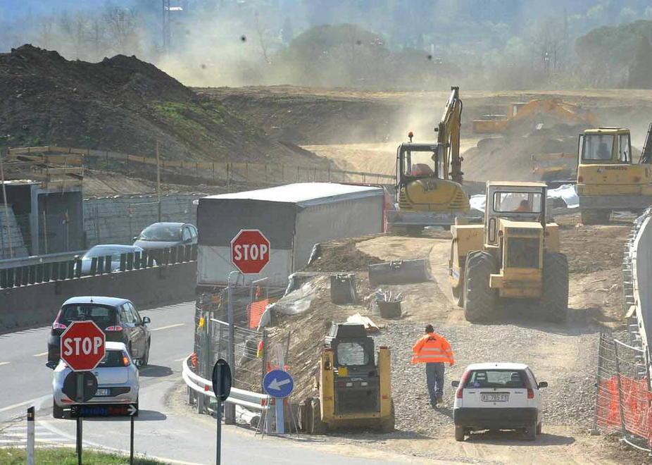 Mucchi di terra all’ospedale di Pistoia: braccio di ferro al Tar 