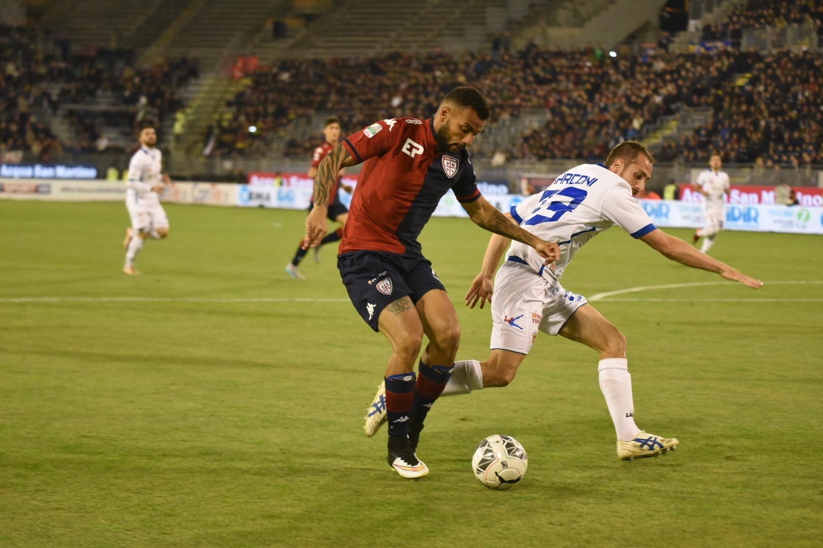 Il Cagliari pareggia in casa con il Como: 1-1 