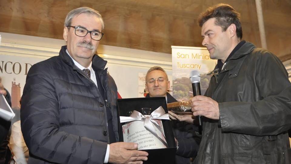 Un momento delle premiazioni al termine della Mostra mercato del tartufo bianco
