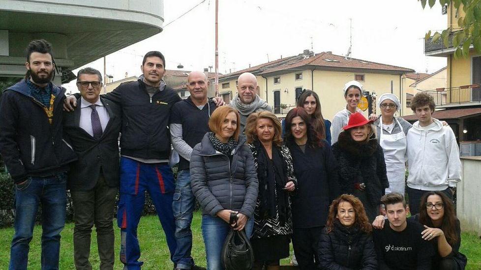 Sessanta luminarie tra cascate e stalattiti