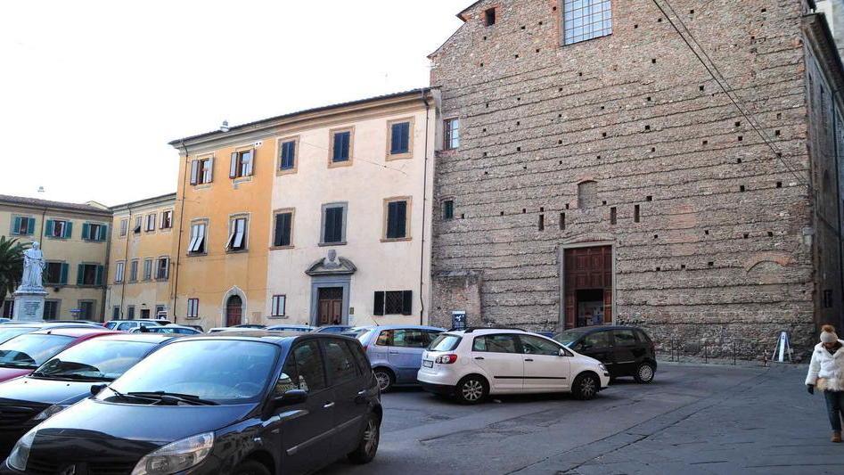 Via il parcheggio da piazza Spirito Santo
