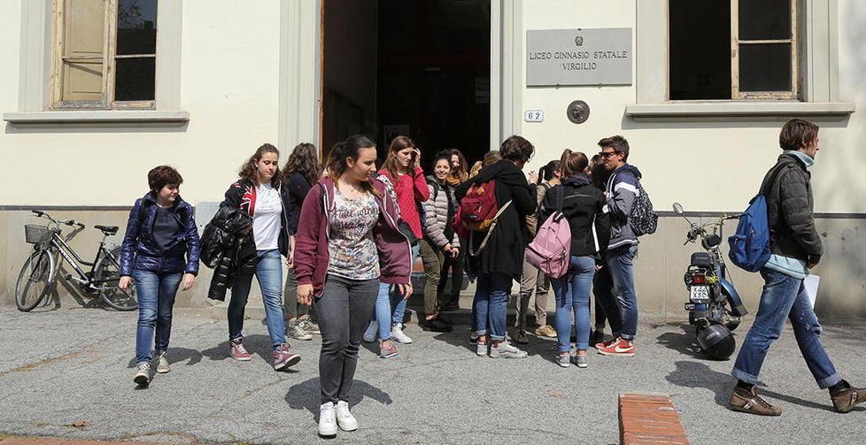 Scuole superiori, ok a nuovi corsi e si potrà imparare anche il cinese 