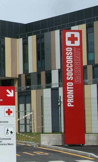 Non ha sigarette: giovane picchiato a sangue dal branco 