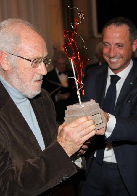 Il Coriandolo d’Oro all’artista professore che ama il Carnevale 