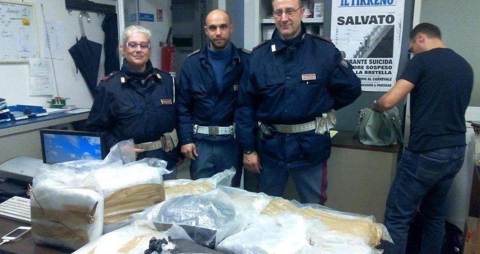 In auto 30 chili di marijuana Arrestati dalla Stradale 