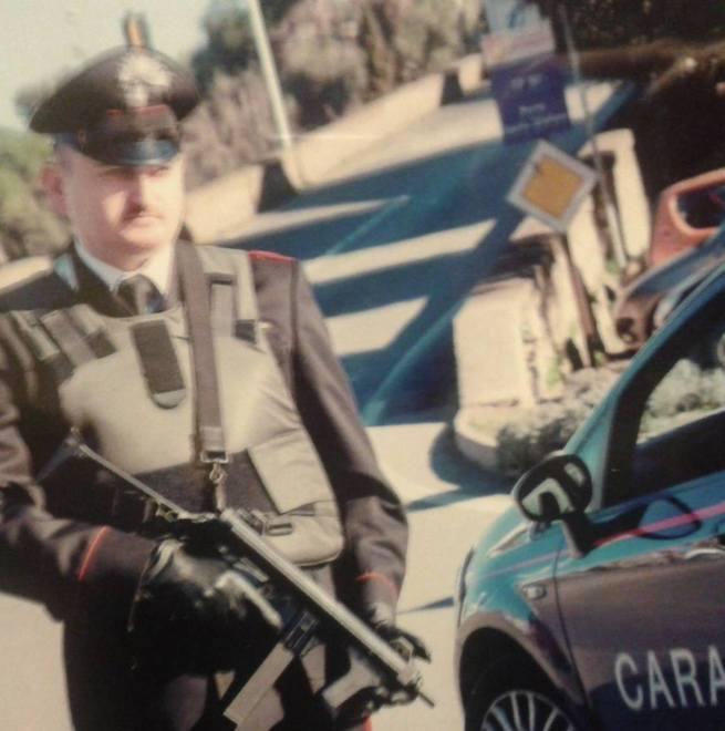 «Fai parte dell’Isis, vai via» Tenta di accoltellare la moglie