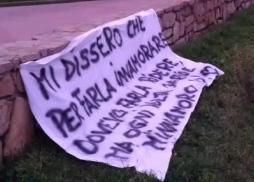 Messaggio d’amore davanti a Balai