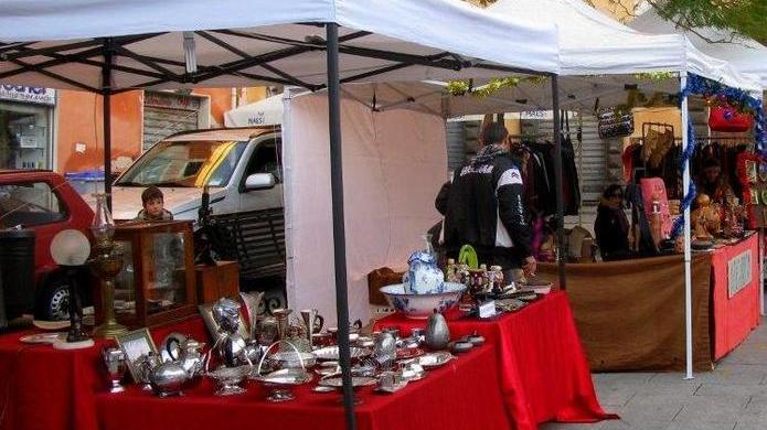 Apre il mercatino del “Fatto a mano”
