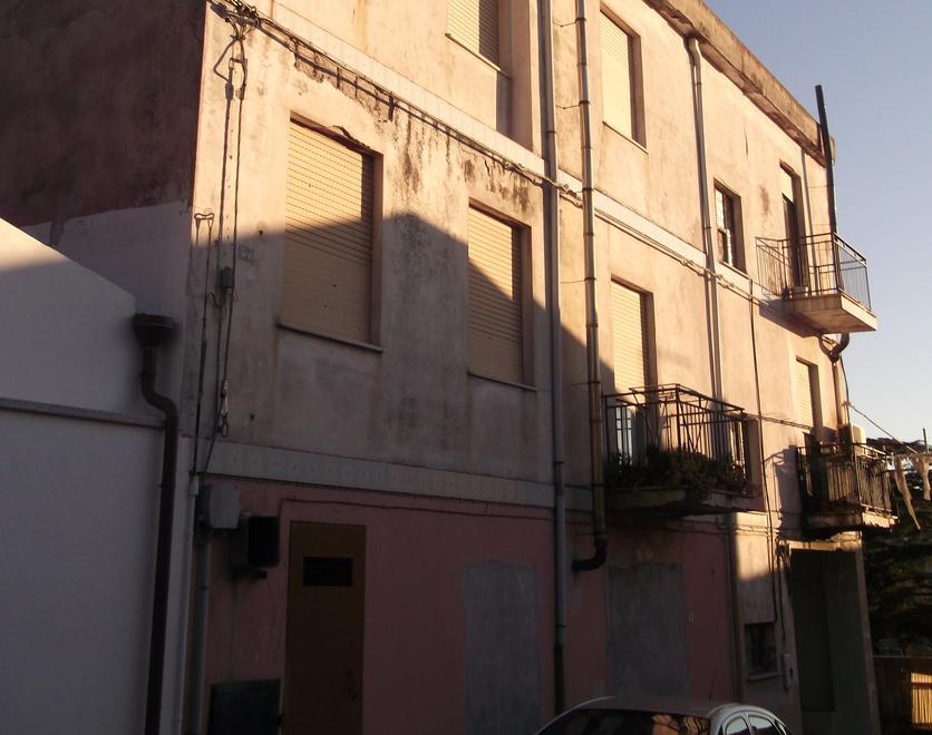 L’ex hotel Santa Lucia sarà demolito dal Comune 