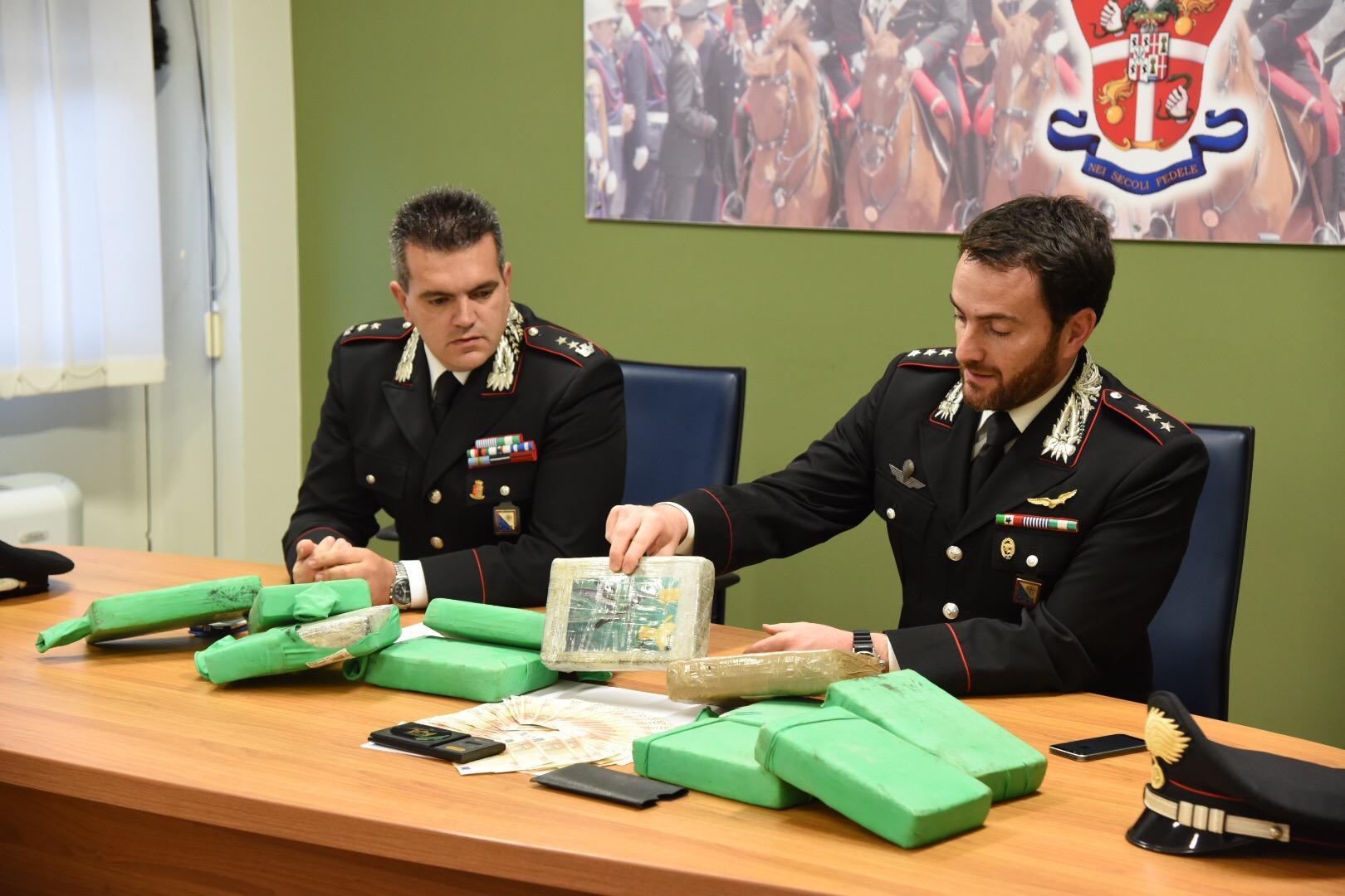 La droga sequestrata (foto Mario Rosas)