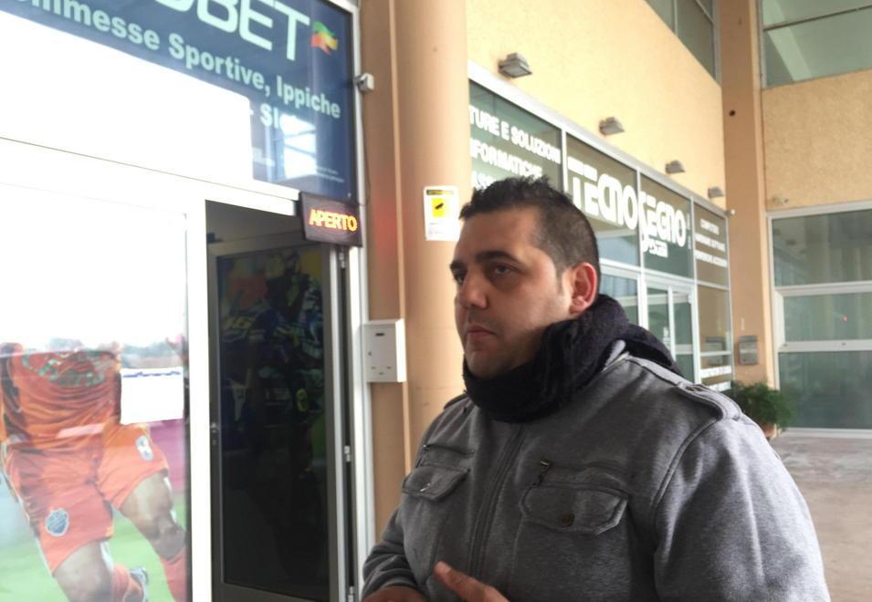 Rapinato da un bandito incappucciato 