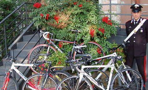 Ladri di biciclette da corsa colpito il negozio Baglini 