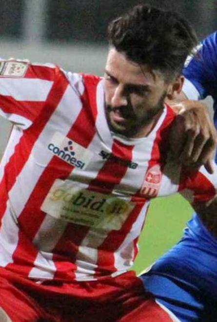 La Carrarese parte forte e poi si ribalta 