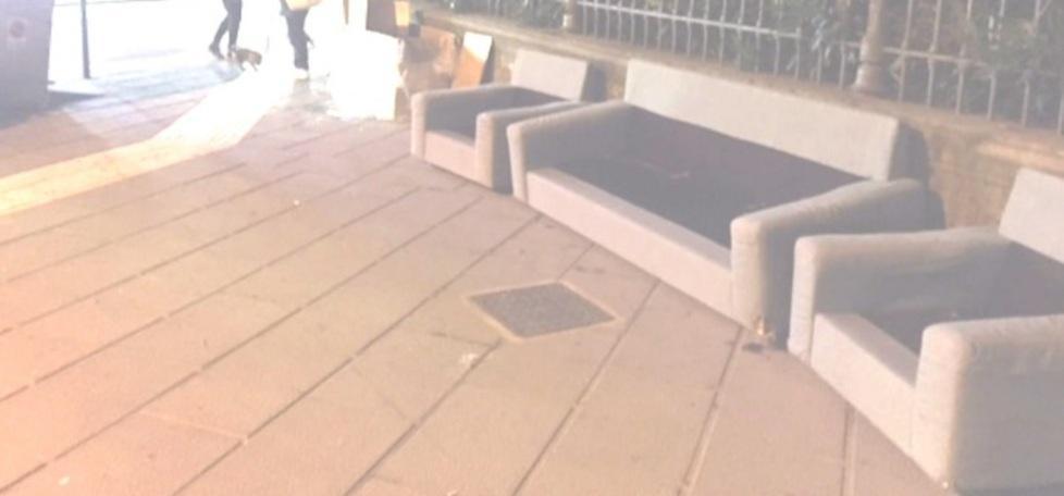 Così l’angolo fra via Magenta e via Ernesto Rossi si trasforma in uno strano salotto...