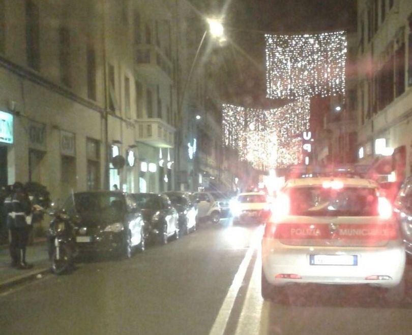 Sui marciapiedi o in doppia fila: 200 multe 