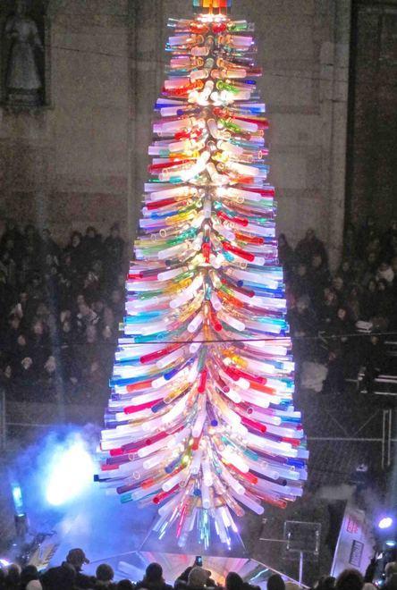I lettori chiamati ad un commento sull’albero natalizio