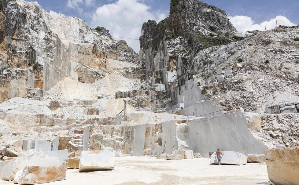 Carrara, le Fiamme Gialle tornano alle cave 
