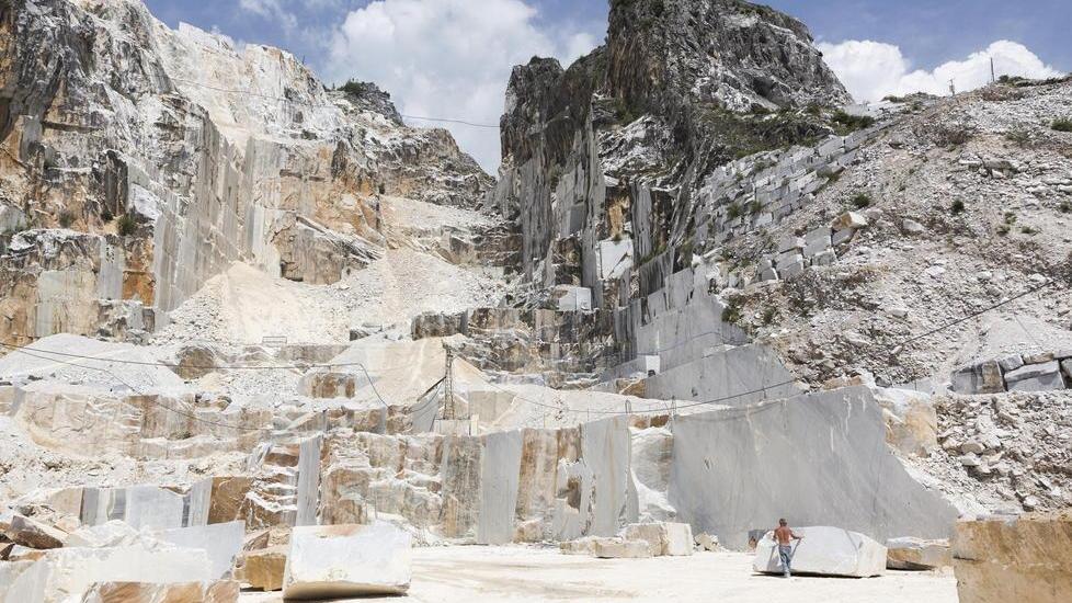 Carrara, le Fiamme Gialle tornano alle cave
