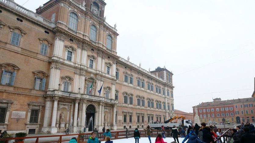 In piazza Roma si pattina sul ghiaccio