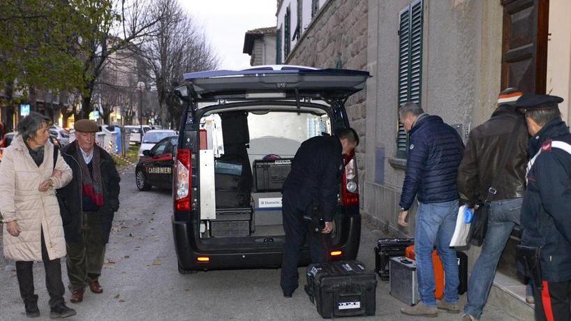 Pensionato ucciso a bastonate nella casa a soqquadro