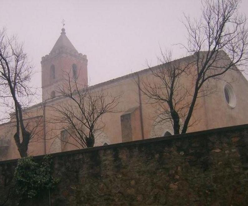 Trovato morto in casa a Oliena, colletta per pagare il funerale 