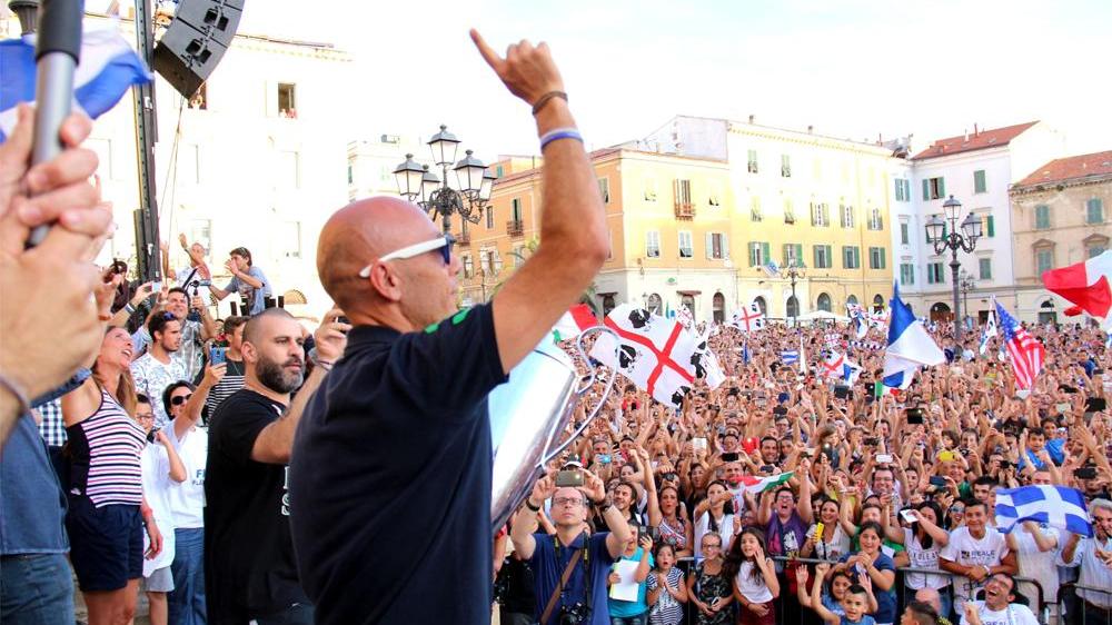 Il presidente Sardara durante i festeggiamenti scudetto
