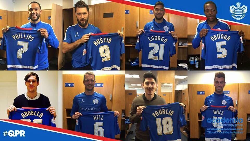 I giocatori del Queens Park Rangers con le maglie che vanno all'asta