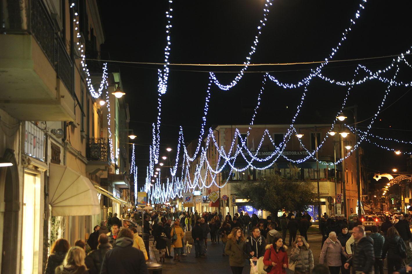 La luminaria in corso Italia (foto PaBar)