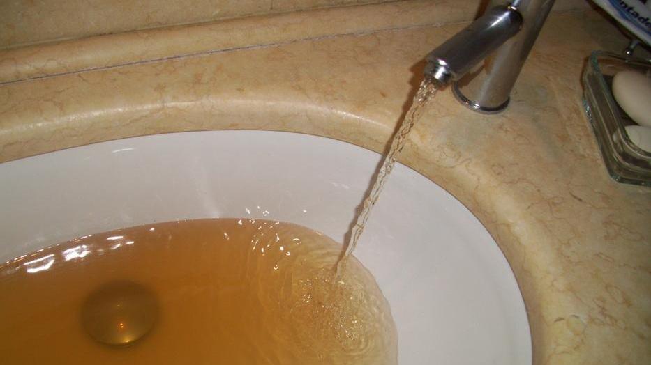 Sì ai risarcimenti danni se l’acqua arriva “sporca”