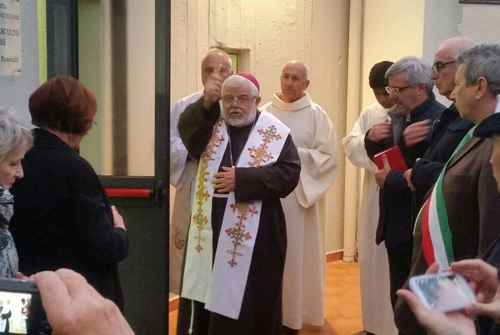 Argentario, monsignor Roncari benedice i nuovi locali Caritas