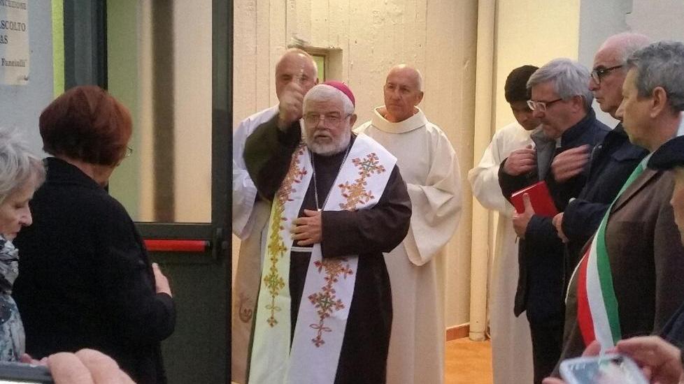 Argentario, monsignor Roncari benedice i nuovi locali Caritas