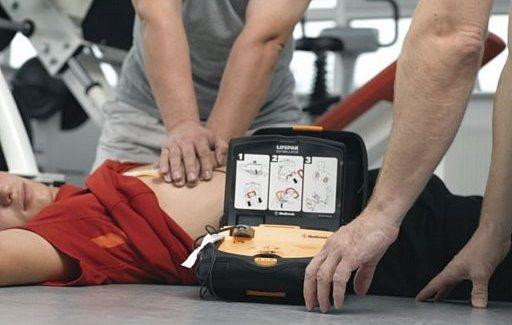 Un defibrillatore per la palestra comunale 