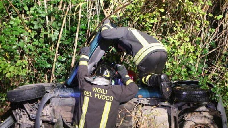 Con l’auto nel fosso le trovano dopo ore Paura per 2 ragazze