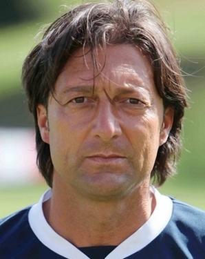 Roberto Perrone premiato maestro di portieri 